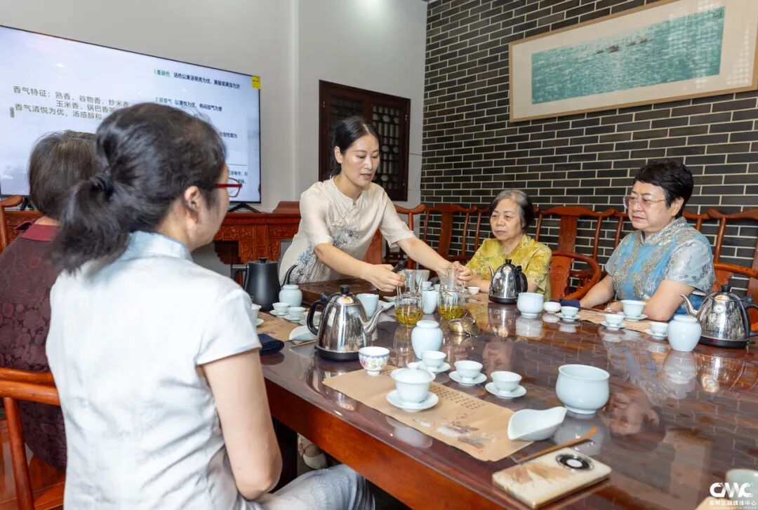 1759564893121987.jpg 985dc6d7-b9e1-48a7-8f5a-4895c283123b.jpg